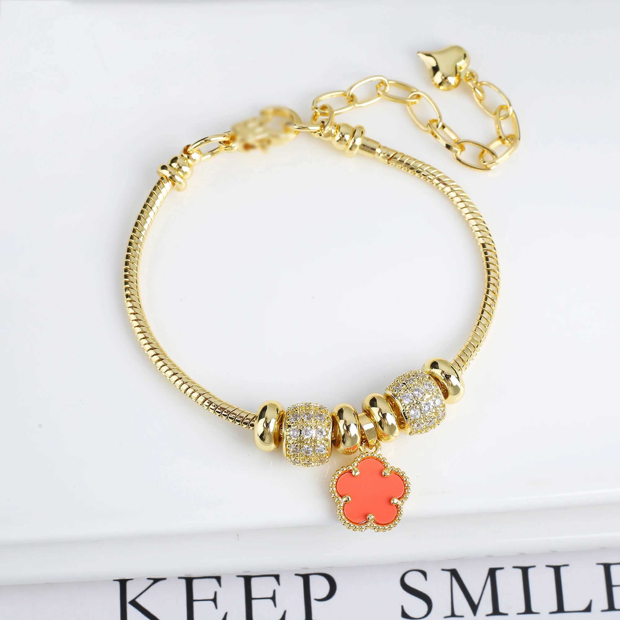 Jewelry 2024 Luxury new 5 leaf grass bracelet Womens wedding party bracelet Unique chain woven accessories W250526