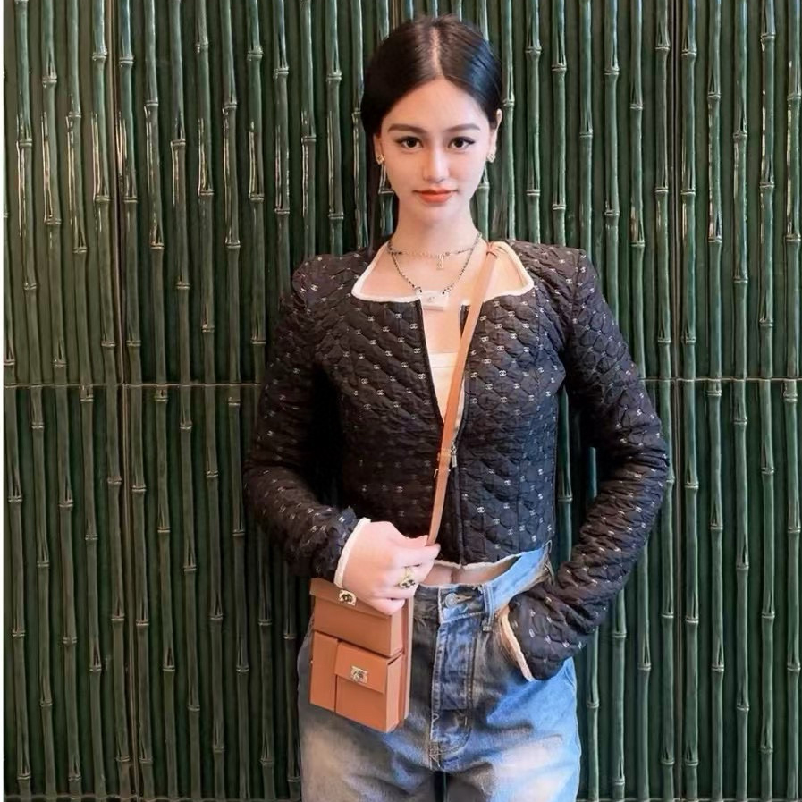 H124597 niche three-pocket underarm bag women's single shoulder crossbody bag exquisite small bag retro first layer cowhide mobile phone bag