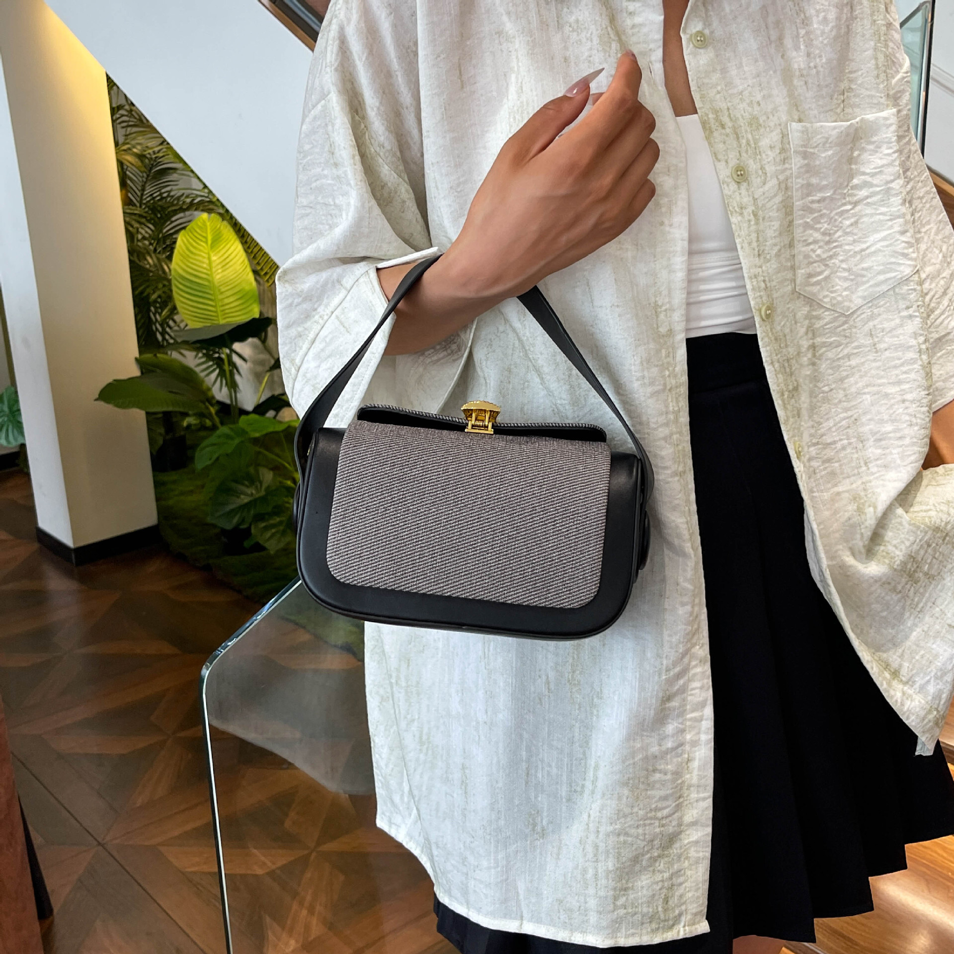 High quality brand new free designer bag 2025 new Korean version small square bag niche design armpit handbag armpit bag new free designer bag