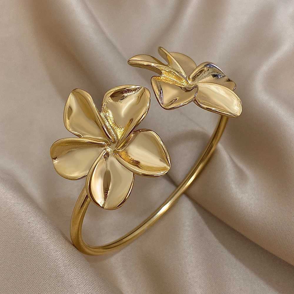 Greatera Stainless Steel Double Flower Cuff Bracelet Bangle for Women Gold Color Metal Floral Bracelets Waterproof Party Jewelry W250526