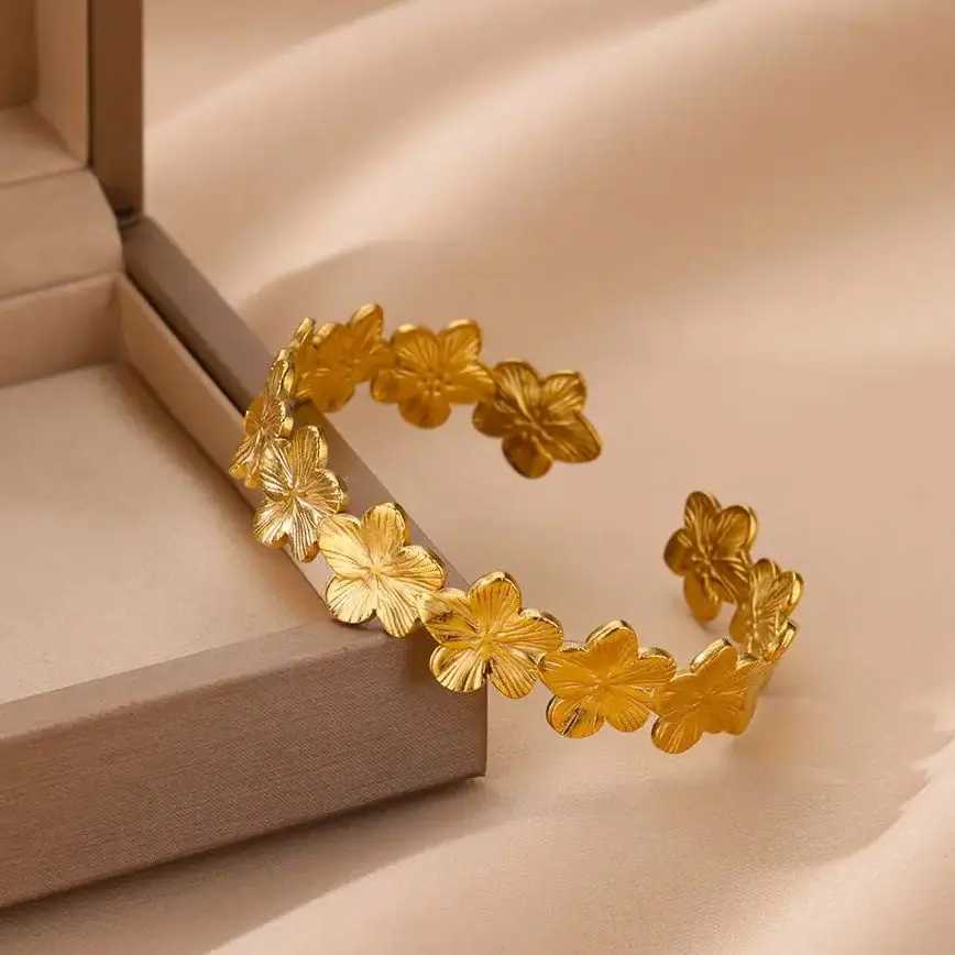 Vintage Flower Cuff Bracelet Bangle for Women Gold Color Flora Stainless Steel Bangles Casting Aesthetic Couple Wrist Jewelry W250526