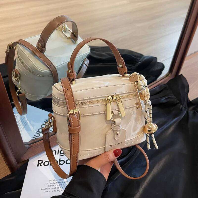Retro trendy hand-held bucket fashionable casual shoulder bag, niche crossbody bag