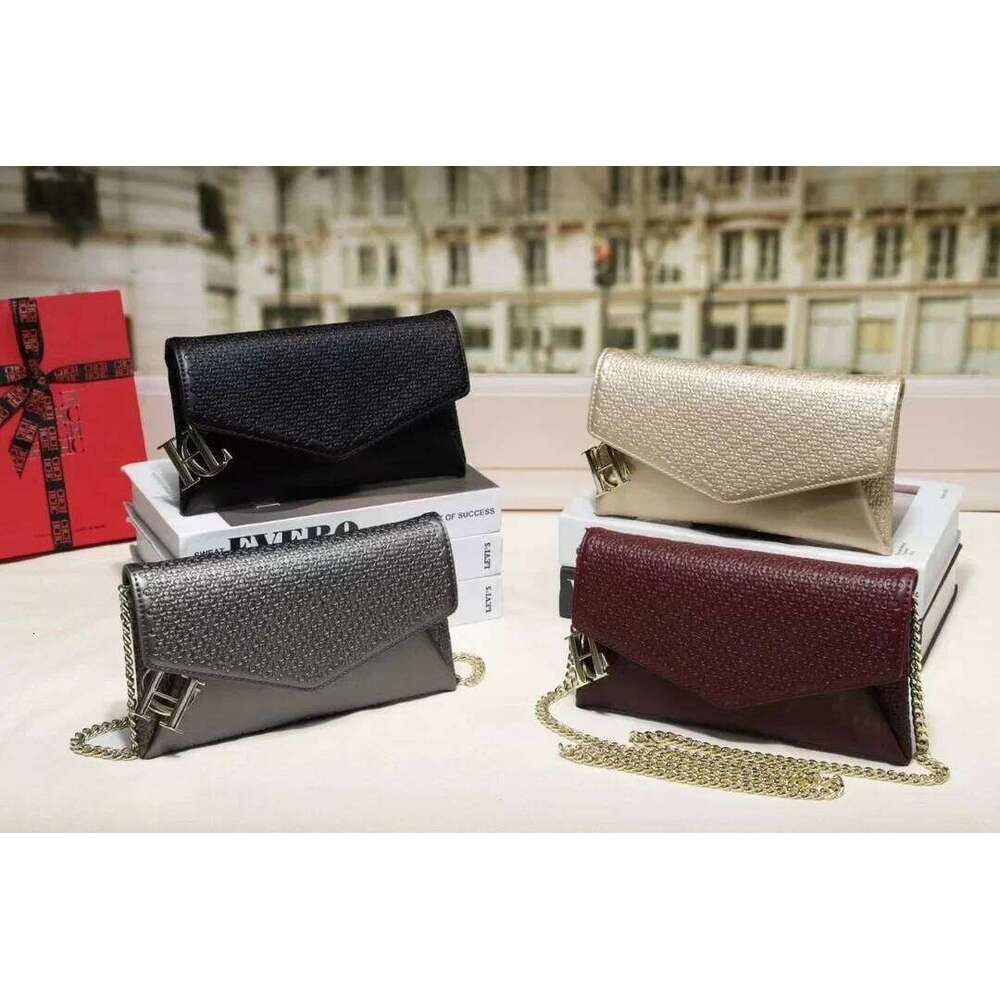 CILMI HARVILL CHHC Summer New Women's Flip Bag Emed Pattern Metal Chain Pendant Lightweight Banquet Travel