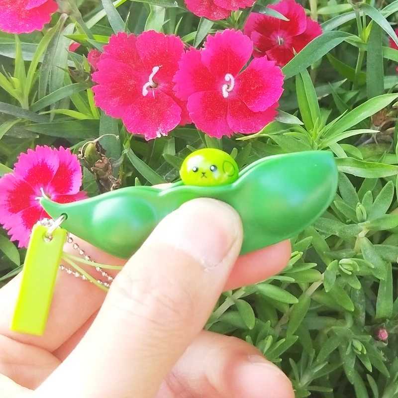 New Creative Extrusion Pea Bean Soybean Edamame Stress Relief Toy Keychain Cute Fun Key Chain Ring Party Gift Bag Charms Trinket W250526