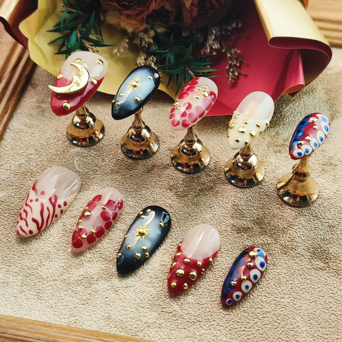 10pcs Moon Star Handmade Press-on nails Medium Almond nails 3D Hand drawn Gorgeous Fake nails Bundle Finished nail stickers Free storage box jelly glu