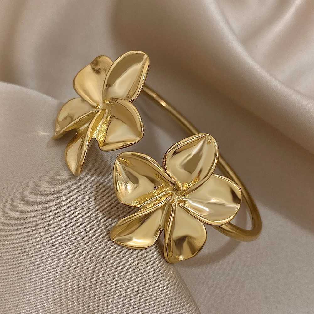 Greatera Stainless Steel Double Flower Cuff Bracelet Bangle for Women Gold Color Metal Floral Bracelets Waterproof Party Jewelry W250526