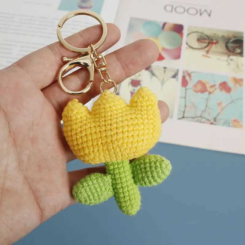Unique Crochet Tulip Keychains For Car Keys Accessories Handmade Knitting Flower Keychains For Gifts Knitted Bouquet Keyrings W250526