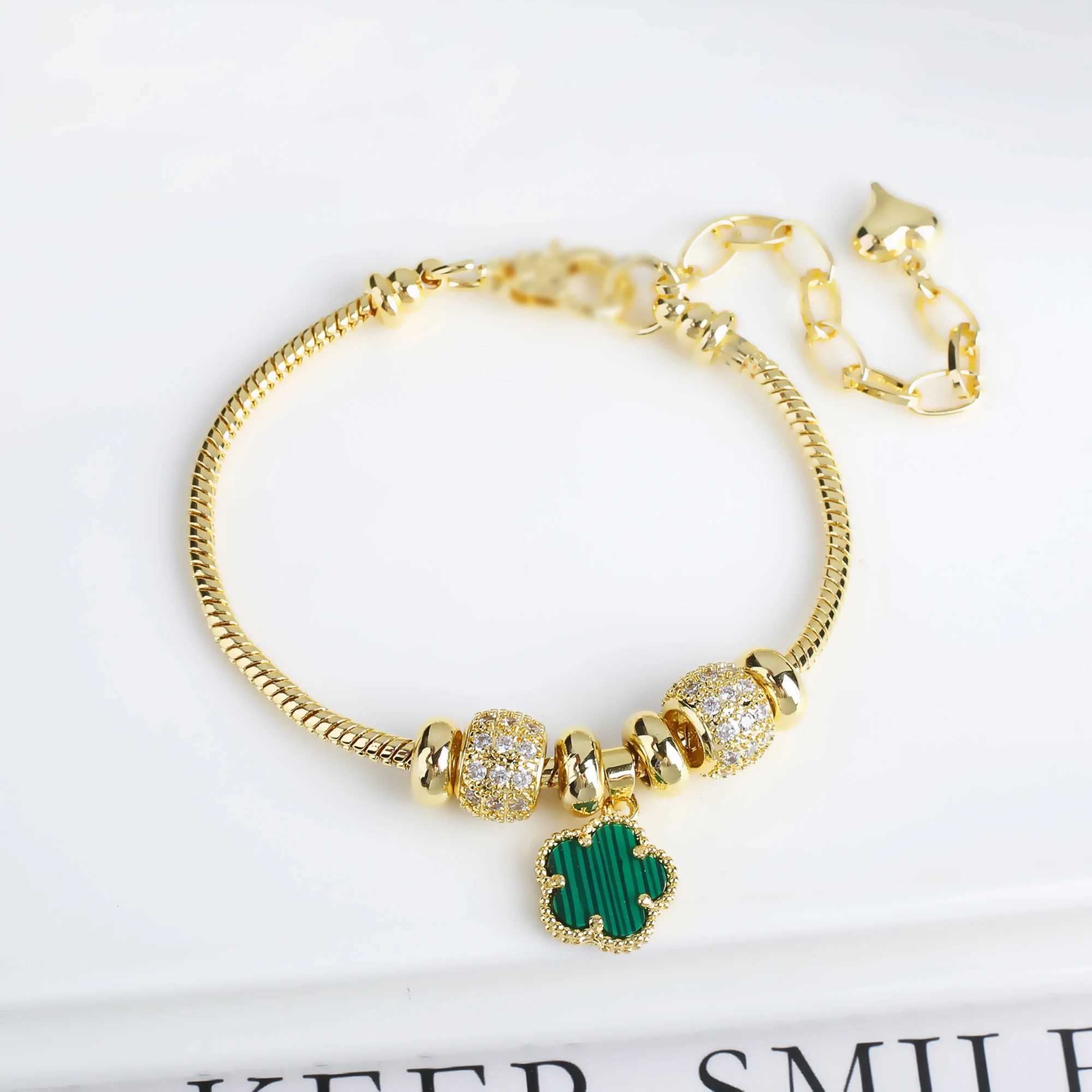 Jewelry 2024 Luxury new 5 leaf grass bracelet Womens wedding party bracelet Unique chain woven accessories W250526