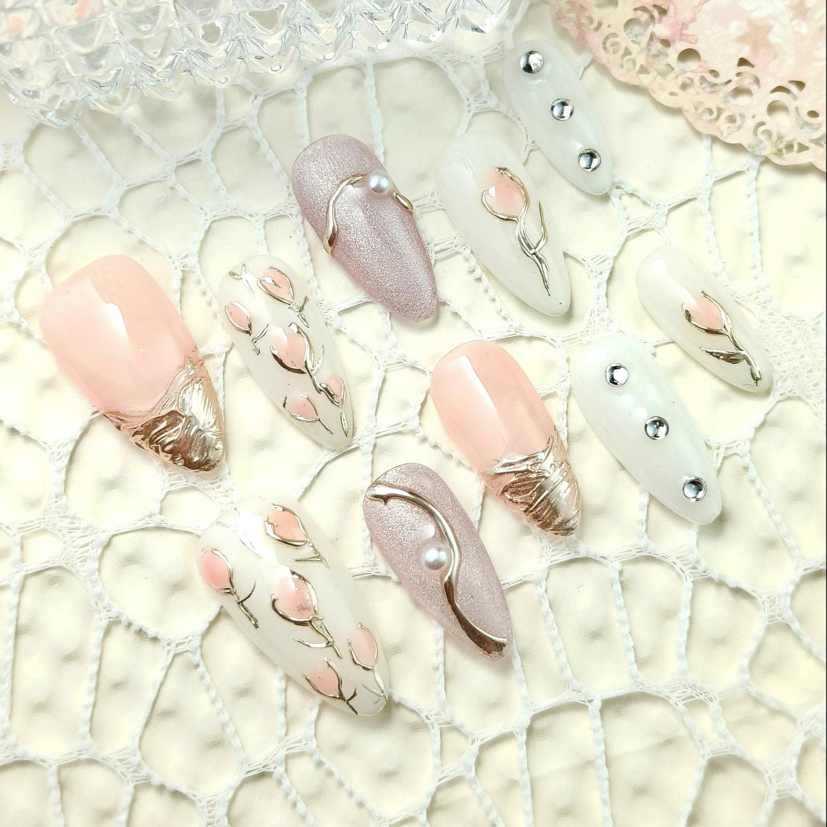 10pcs Handmade Press-on nails Medium Almond Nails French Tip Fake nails Bundle Handraw 3D Flowers Diamond Finished nail stickers Free storage box jell