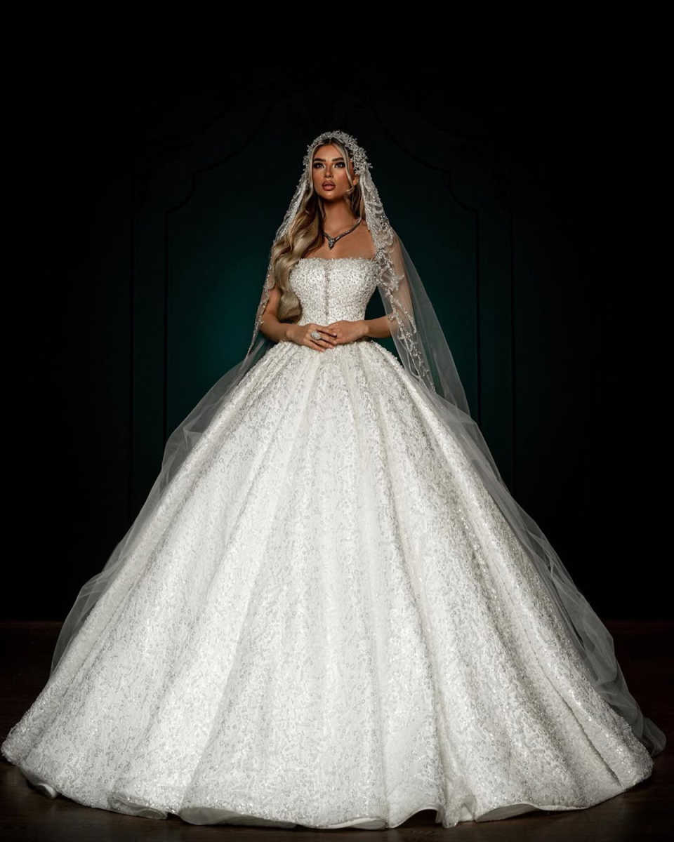 Gorgeous Pearls Ball Gowns Wedding Dress Strapless Sleeveless Beaded Bride Grows Luxury Floor Length Bridal Dresses Customized