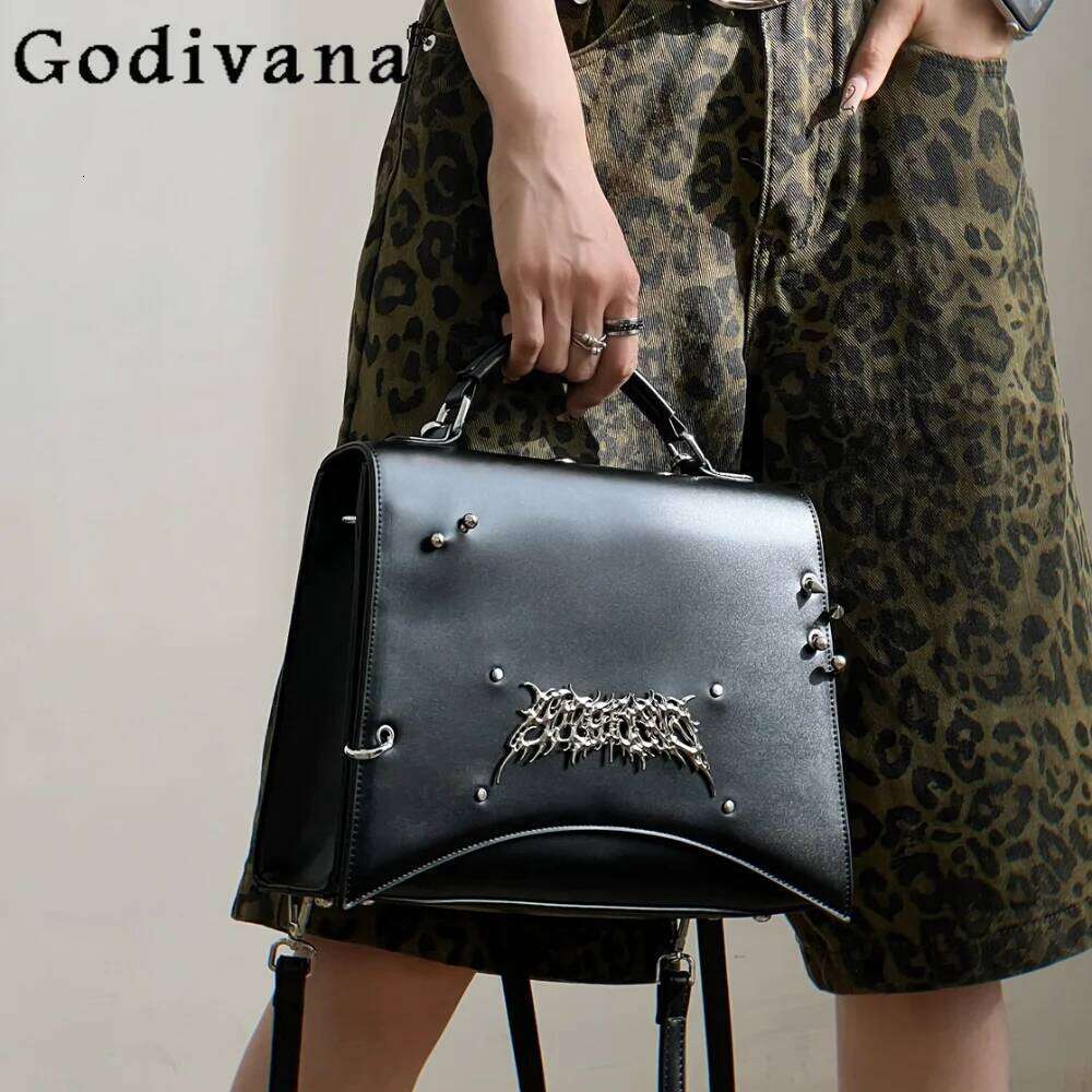 Hot Selling Fashion Hot Girl Student Black Backpacks Casual Waterproof Leather Street Style Schoolbag Commute Shoulder Women's Bag Designer Bags