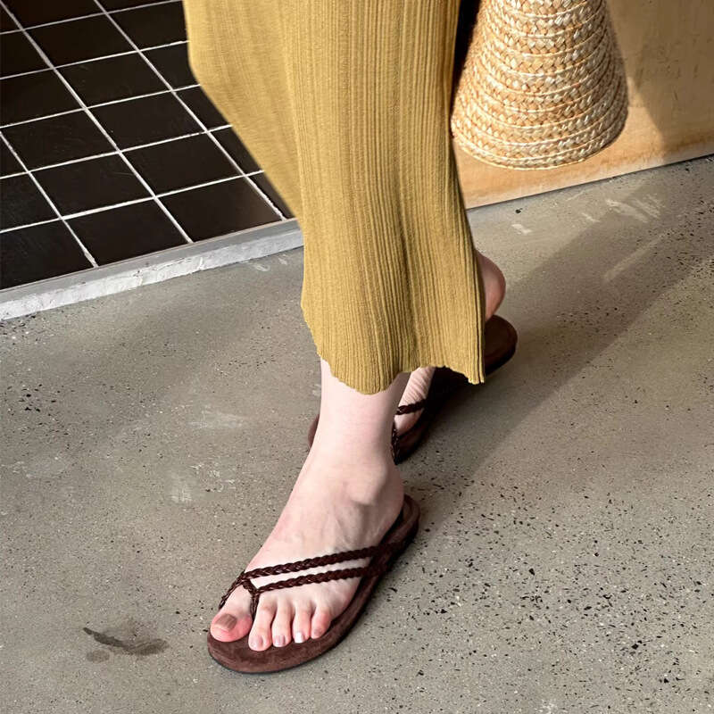 - Flat Flip-Flops for Women, Summer Outdoor Wear, New Niche Design, Casual Beach Vacation Toe-Post Sandals