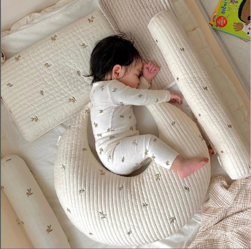INS born Comfort Soothing Moon Pillow Flower Bear Cushion Multifunctional Bumpers AntiCollision Baby Bedding 250527
