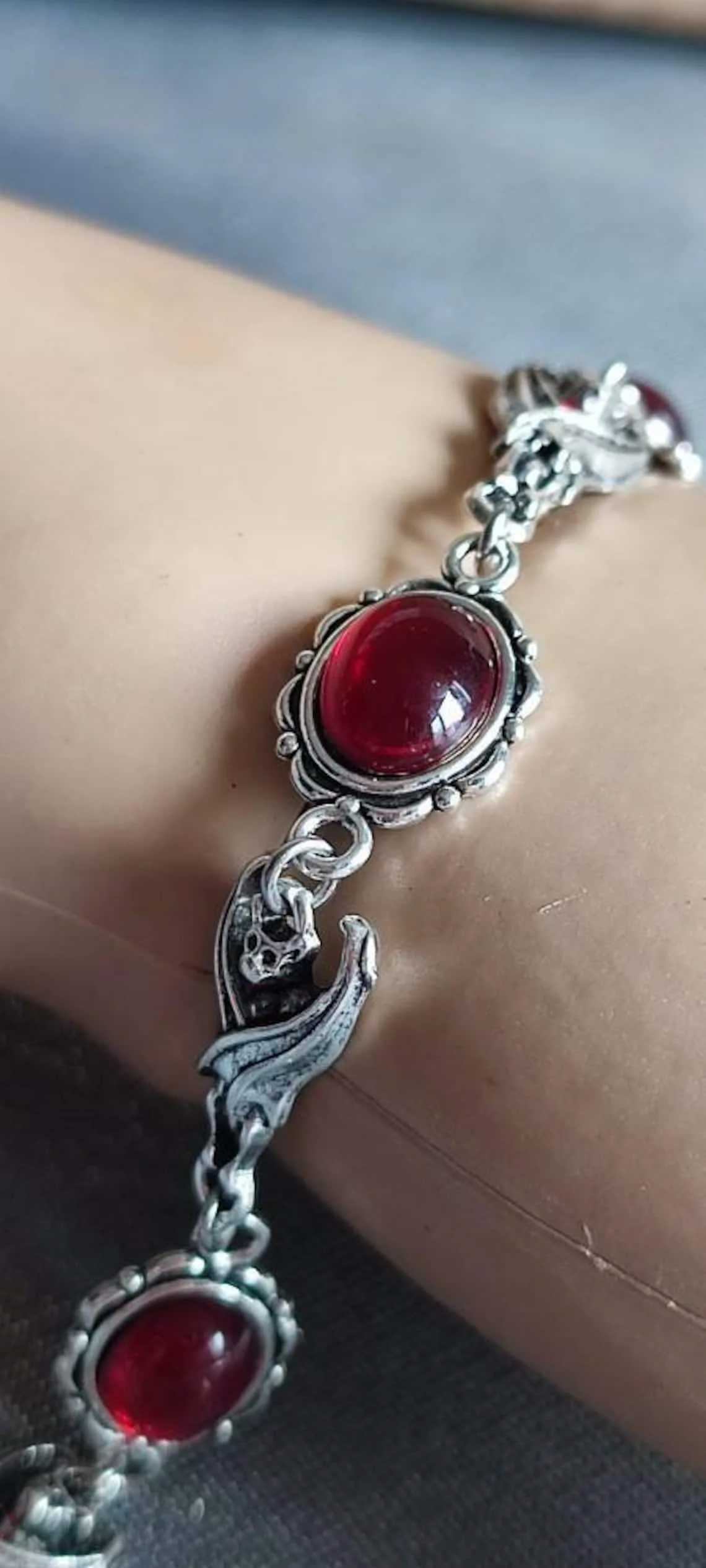 Gothic Vampire Bat Cameo Bracelet For Women Men Fashion Witch Jewelry Accessories Gift Vintage Bat Blood Red Crystal Bracelets W250526