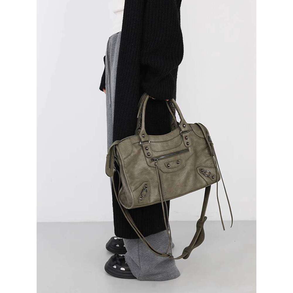 Simple Limited Edition Dirty Green Paris Rivet Spicy Girl Motorcycle Wasteland Large Capacity Handbag Crossbody Bag