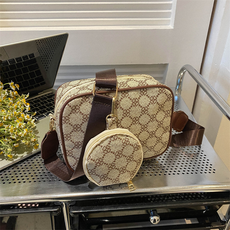 Free shipping designer Women's 2025 new fashion, casual and versatile monogram single-shoulder crossbody small square bag and women's bag