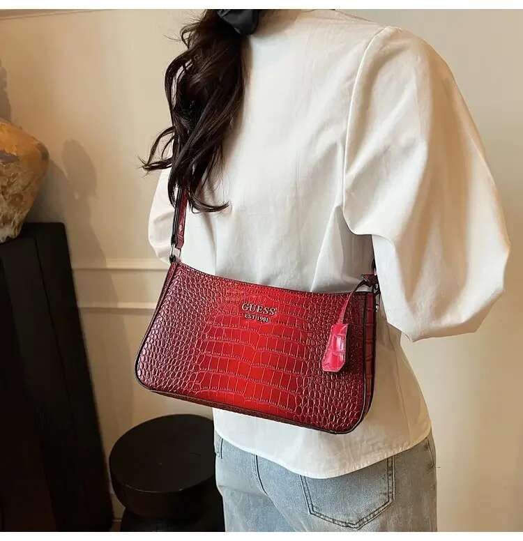 Hot Selling Women's Stylish Underarm Crocodile Pattern Small Square Shoulder Messenger Bag In Solid Color Made Of High Quality Material