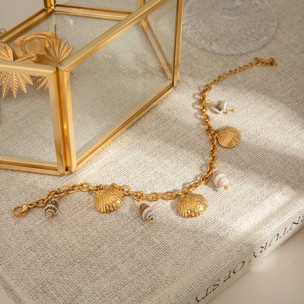 Zora Ocean Style Charm Bracelet Gold Plated Stainless Steel Conch Starfish Pendant Chunky Chain Hypoallergenic Beach Bracelet W250526