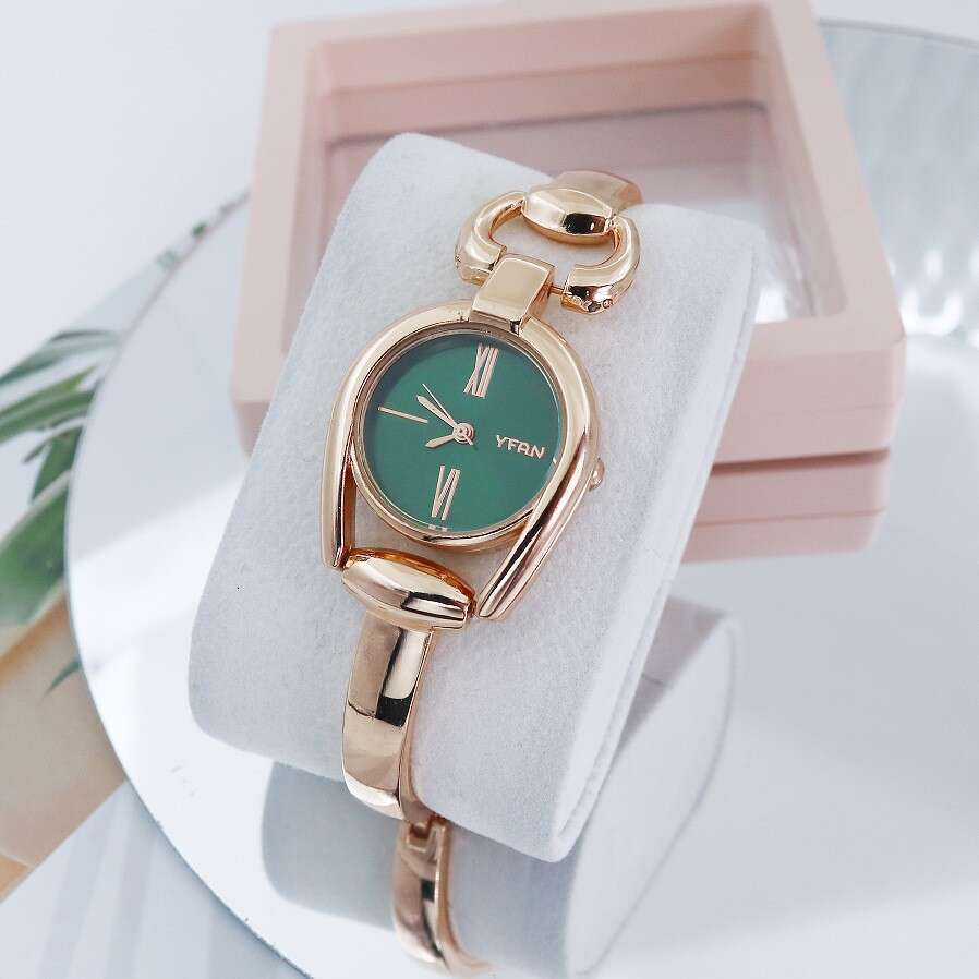 Watches Men Designer Button New Women S Bracelet Casual Fashion Quartz Watch Luxury Watch Lady Decoration Watch Bring A Box