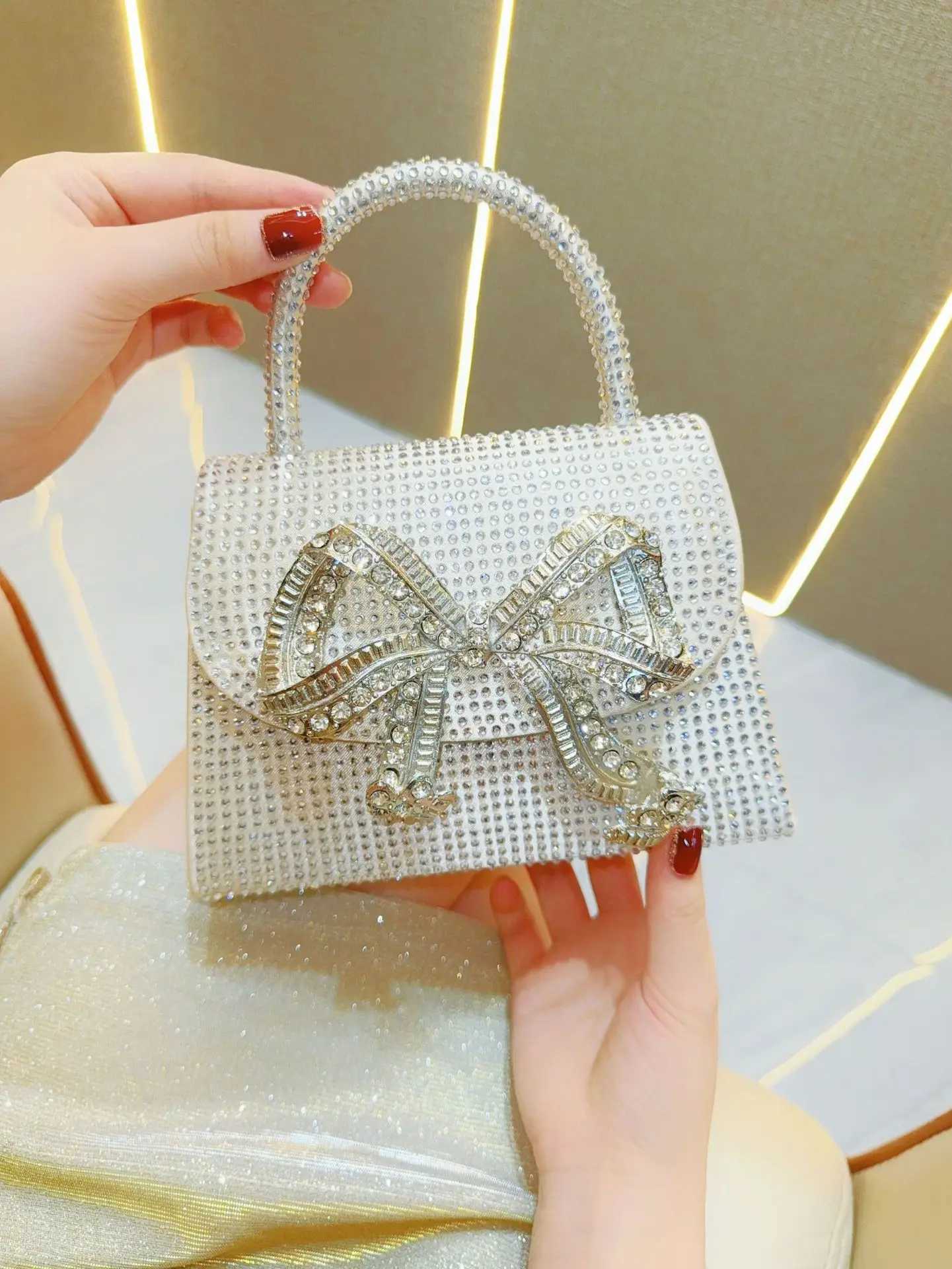 Luxury Glitter Shiny Rhinestones Diamond Evening Bag Metal Bow Knot Womens Handbag Wedding Party Clutch Purse Banquet Package W250527