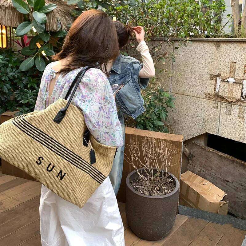 Women's Bags Designer Hand-Woven Large Capacity Striped Tote Fashion Commuting Korean Straw Popular Women Versatile Casual Shoulder Armpit Bag