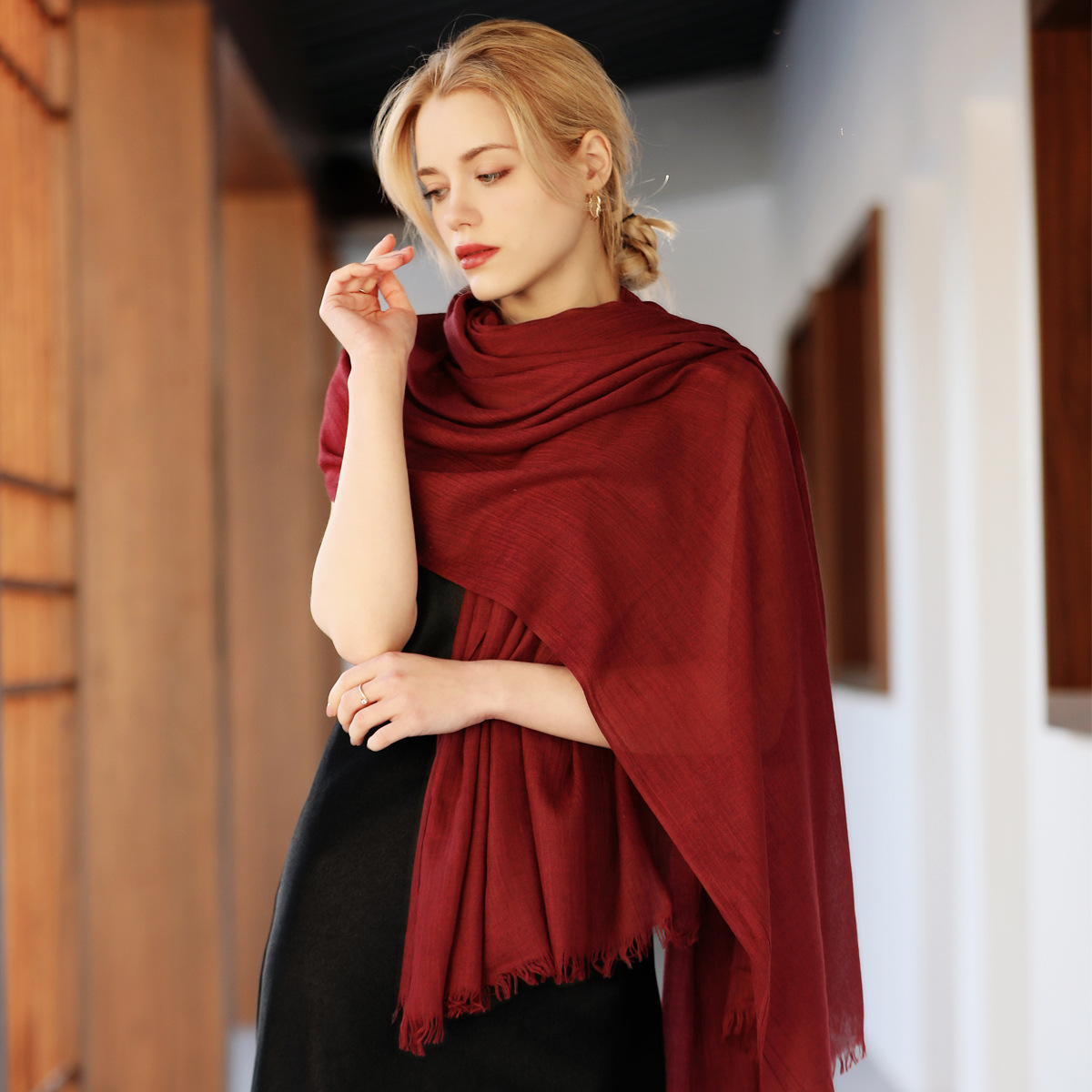 K849 New autumn and winter pure color cotton and linen scarf female literary sunscreen silk scarf neckband beach long silk scarf yarn scarf wholesale