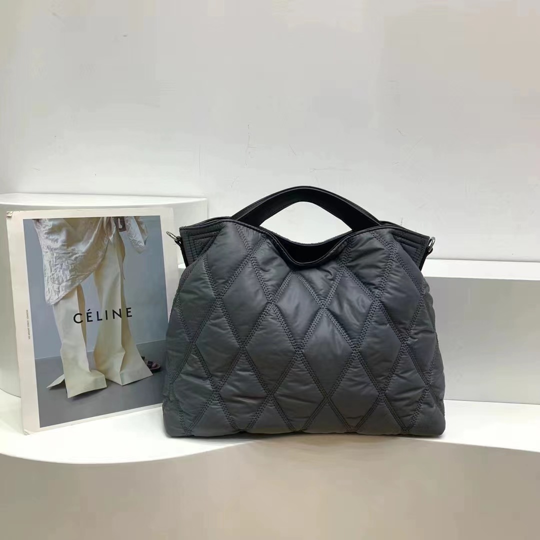 Free shipping designer Personalized Korean version casual diamond-shaped retro niche handbag with a simple and elegant style and a high-end crossbody 