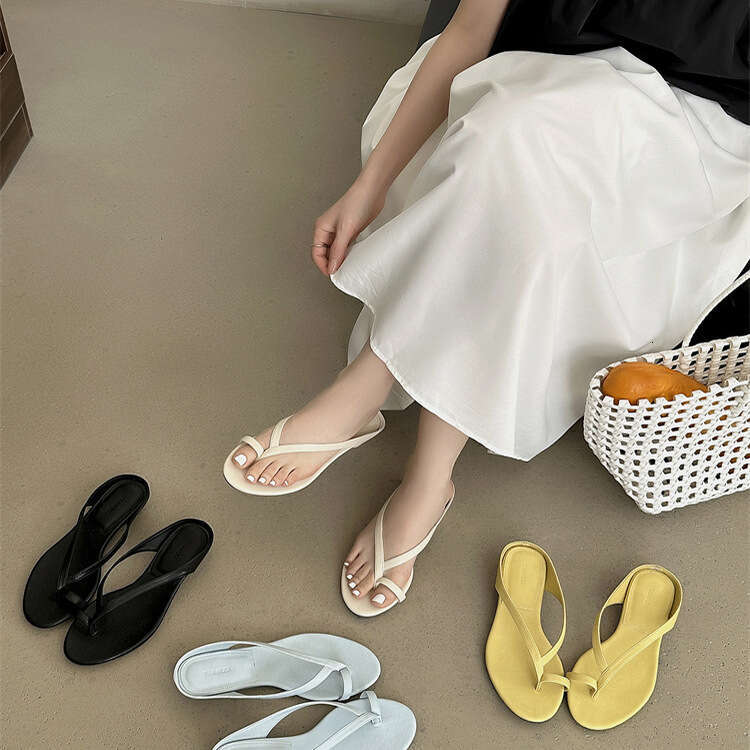 2025 Chunky Heel Flip-Flops Sandals New Ins Style Simple Toe-Post Slippers Versatile Fashion Combination for Summer