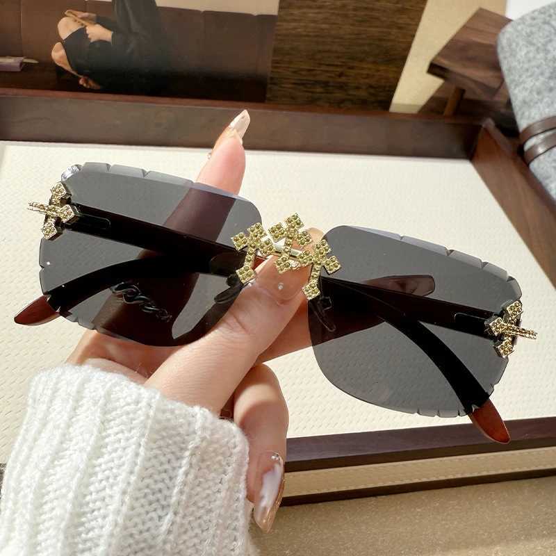 Womens Fashionable Frameless Edge Cutting High-quality Lace Diamond-set Lenses Fashionable Car Sunglasses 90324 Z250527