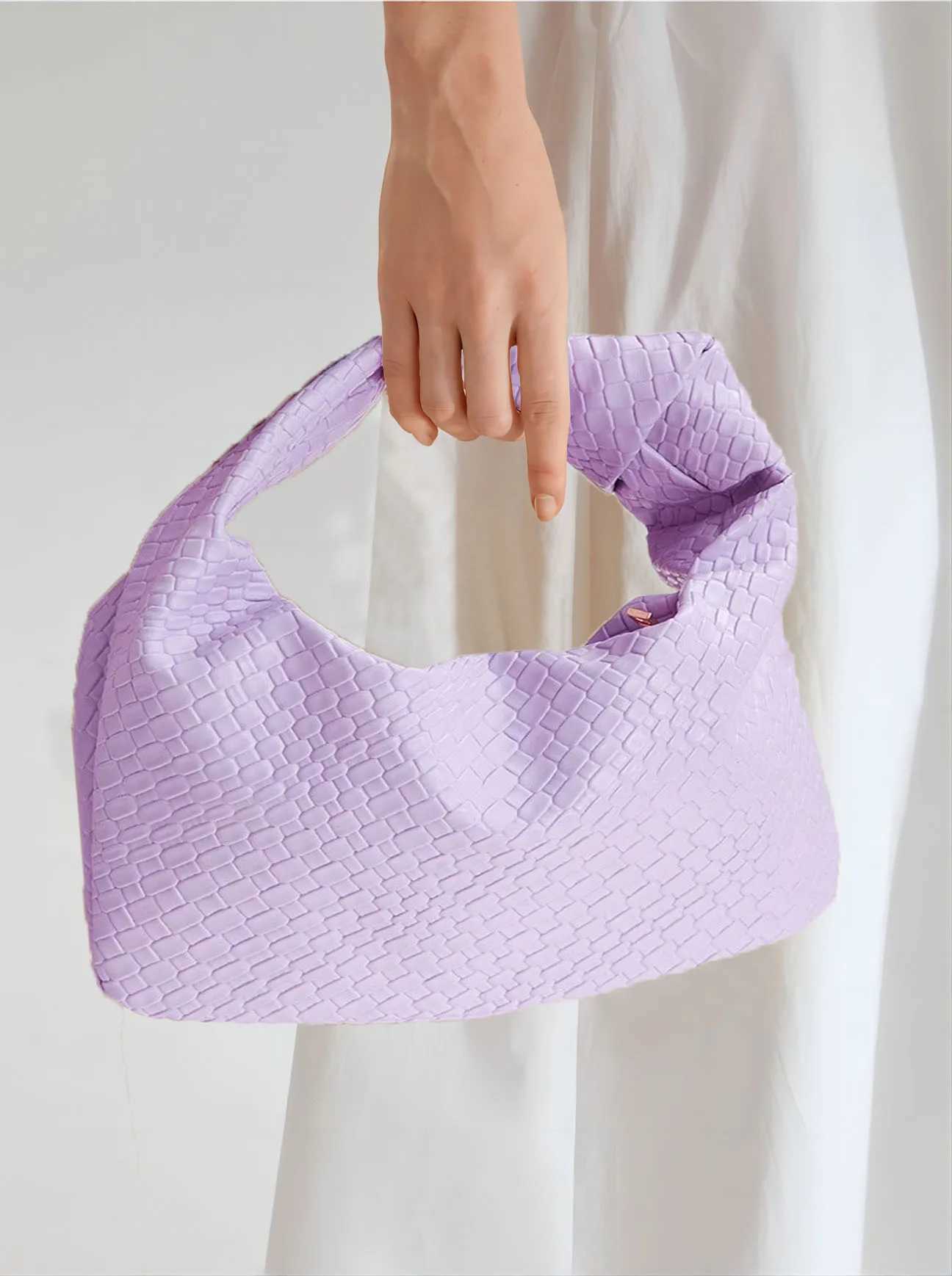 Womens high-end woven decoration crescent handbag suitable for parties dates weddings shopping W250527