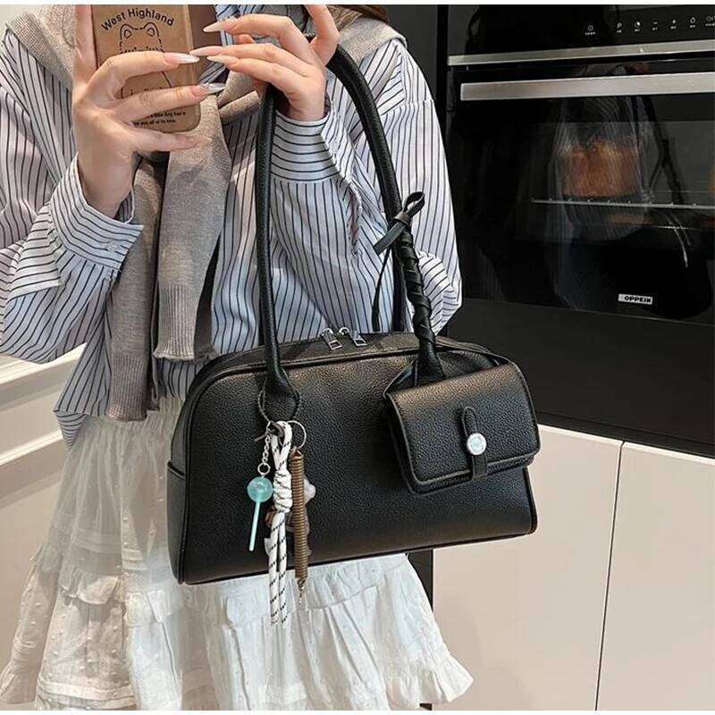 Women's Bags Designer Vintage Textured Leather Bowling Handheld Large Capacity Boston Single Shoulder Women Armpit Bag With Pendant
