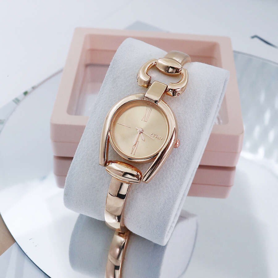 Watches Men Designer Button New Women S Bracelet Casual Fashion Quartz Watch Luxury Watch Lady Decoration Watch Bring A Box