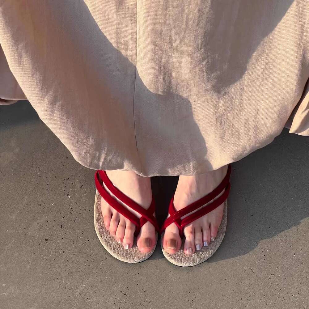 - Flat Flip-Flops for Women, Summer Outdoor Wear, New Niche Design, Casual Beach Vacation Toe-Post Sandals