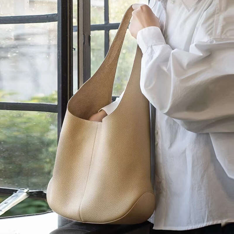 Top Layer Cowhide Niche High End Large Capacity Genuine Leather Single Shoulder Bucket New Commuter Underarm Bag for Women