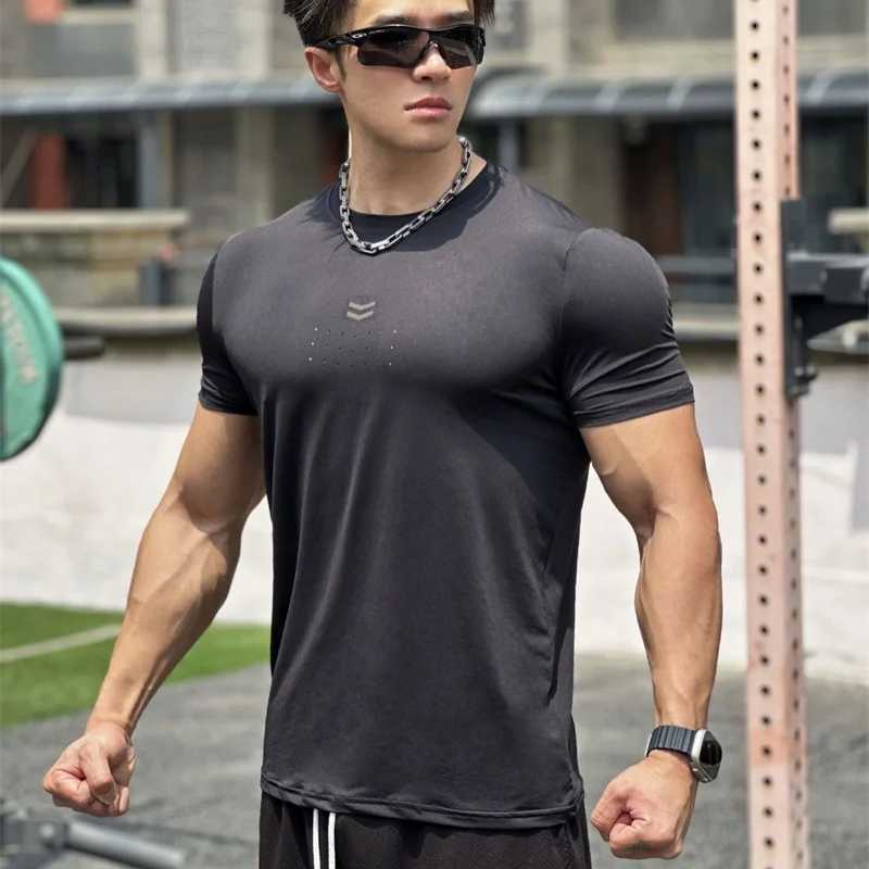 Summer Cool Exercise Tight T-shirt Men Fitness Tops Short Sleeve Quick-dry Running T-shirt Training Round Collar Sports T-shirt Z250527