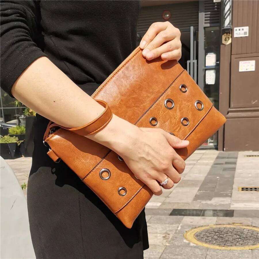 Brand Design Rivets Women Envelope Clutch PU Leather Ladies Crossbody Messenger Bag Female Shoulder Bag Party Clutches Wrist