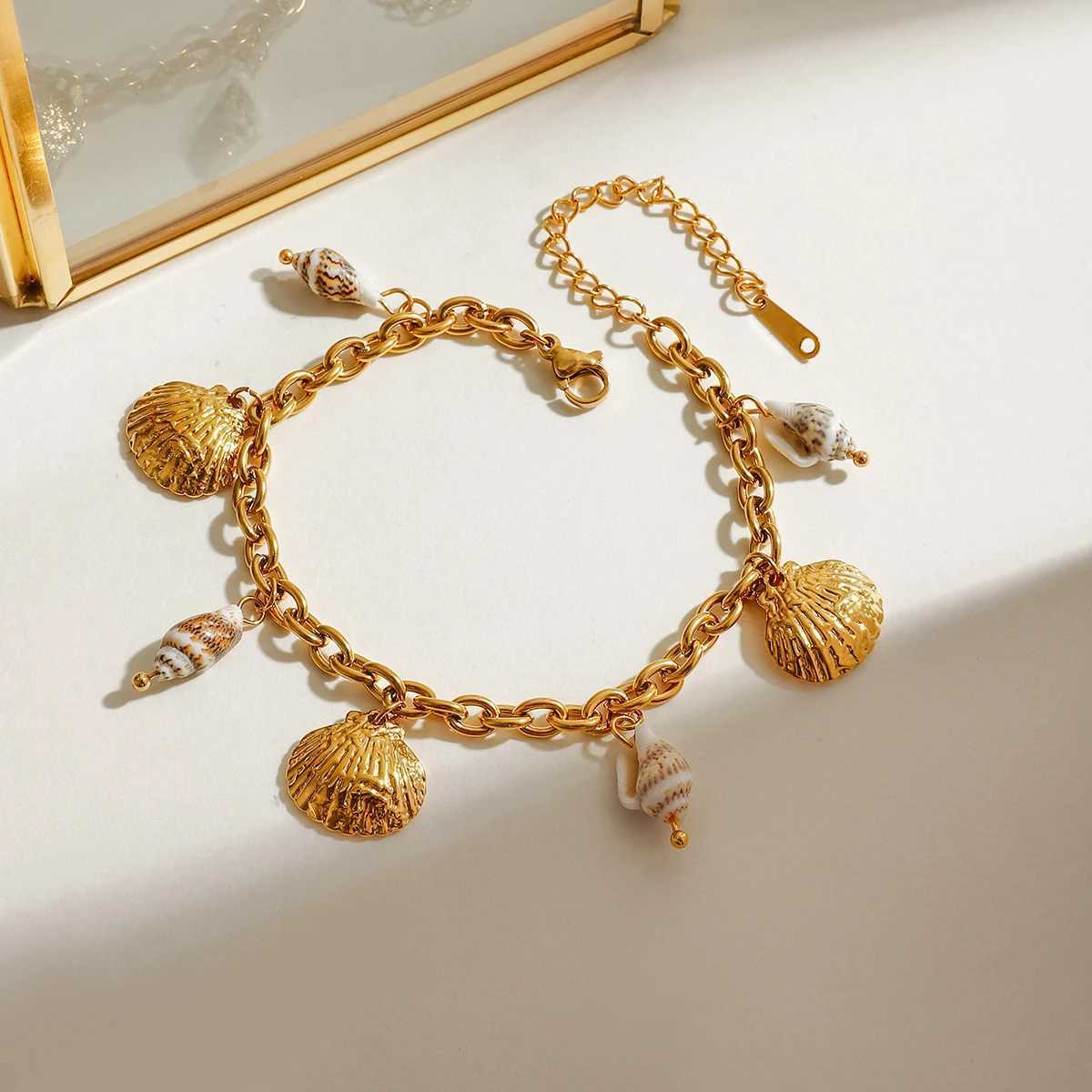 Zora Ocean Style Charm Bracelet Gold Plated Stainless Steel Conch Starfish Pendant Chunky Chain Hypoallergenic Beach Bracelet W250526