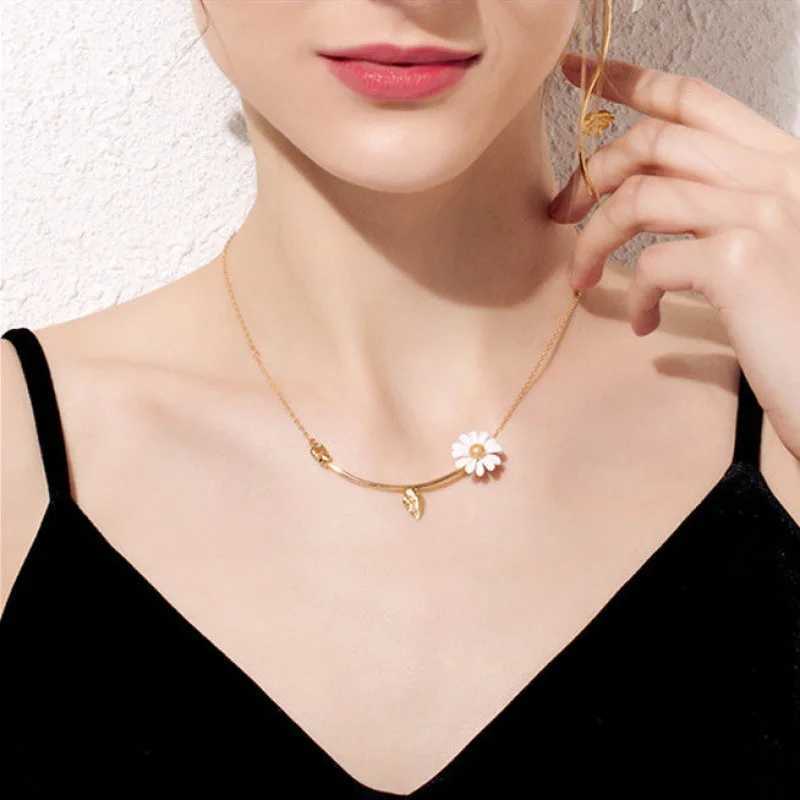 Fashion Sweet Daisy Flower Bracelets Personality Minimalist Flowers Pearl Bracelet Women Party Banquet Statement Jewelry Gift W250526