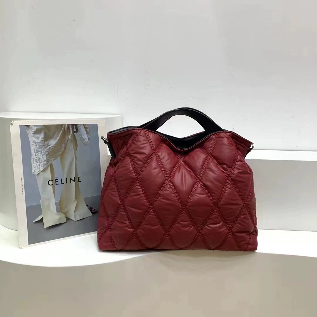 Free shipping designer Personalized Korean version casual diamond-shaped retro niche handbag with a simple and elegant style and a high-end crossbody 