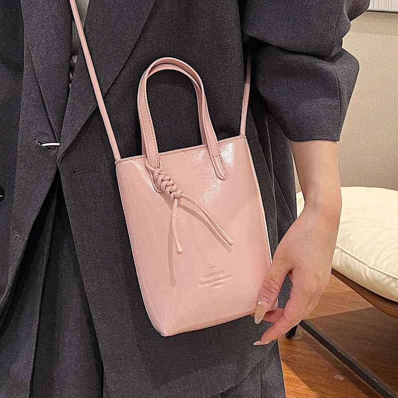 High-End Niche Oil Wax Leather Handbag Mobile Phone Commuter Versatile Stylish Solid Color Shoulder Crossbody Women's Bag