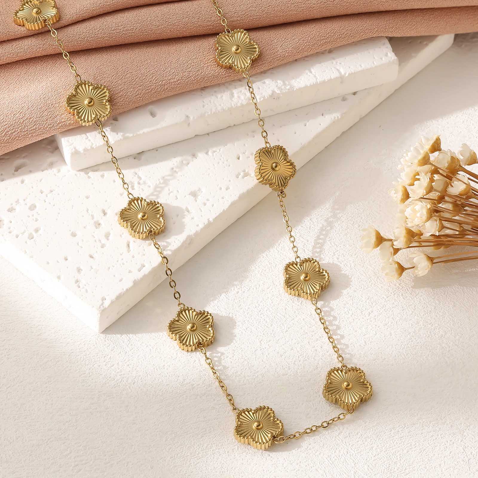 Simple Temperament Five-Flower Necklace Titanium Steel Plum Blossom Fashion Versatile Womens Jewelry W250526