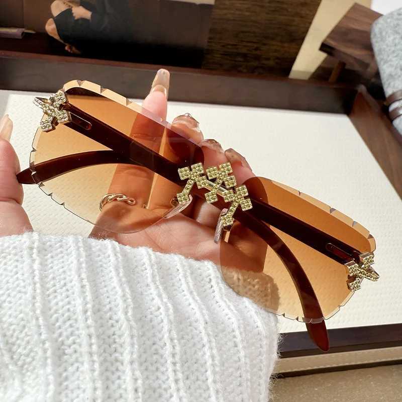 Womens Fashionable Frameless Edge Cutting High-quality Lace Diamond-set Lenses Fashionable Car Sunglasses 90324 Z250527