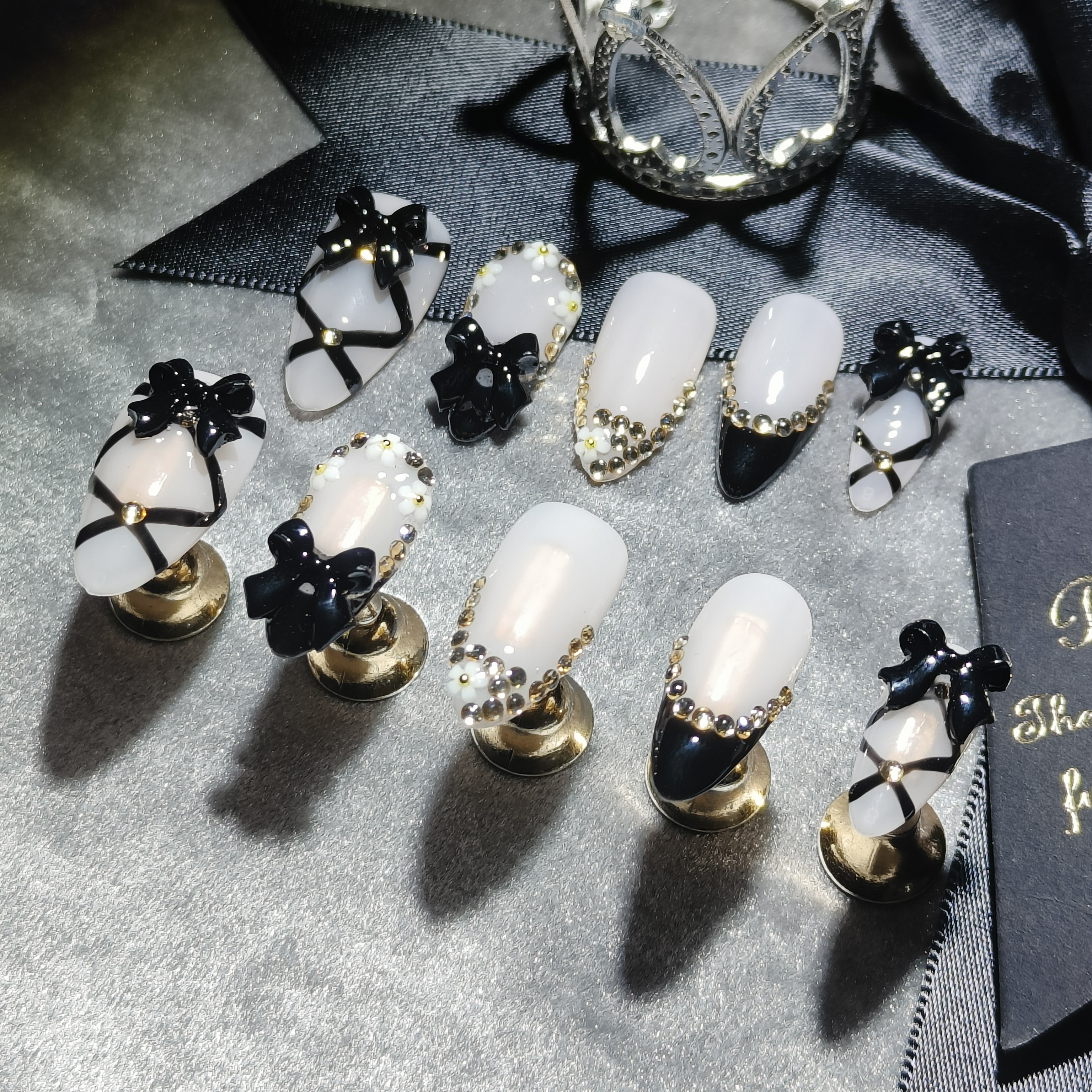 10pcs Handmade Press-on nails Medium Almond Nails French Tip Bow Fake nails 3D Flower Diamond Finished nail stickers Free storage box jelly glue and r