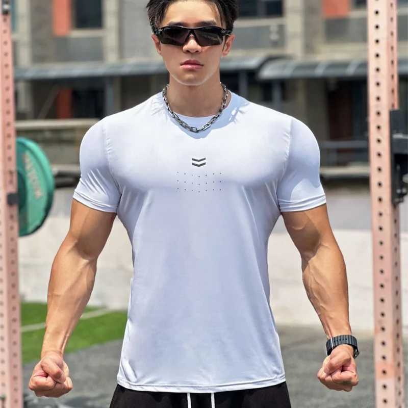 Summer Cool Exercise Tight T-shirt Men Fitness Tops Short Sleeve Quick-dry Running T-shirt Training Round Collar Sports T-shirt Z250527