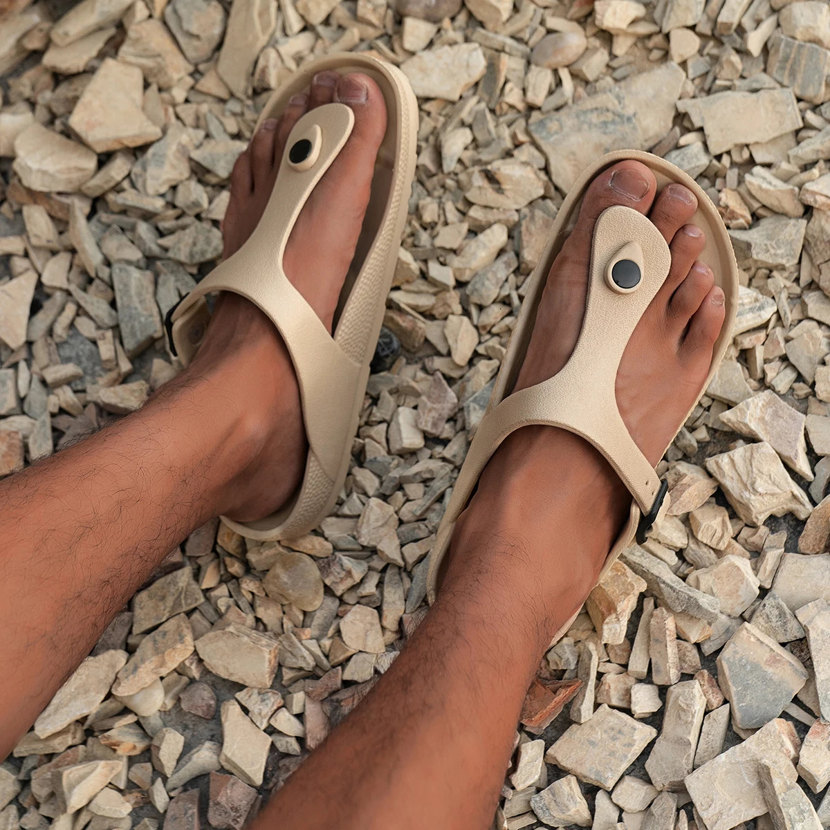 Mens casual simple buckle flat heel sleeve with clip on flip flops in large size 250526