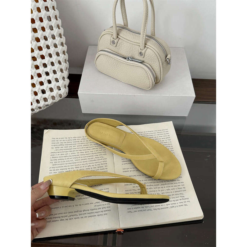 2025 Chunky Heel Flip-Flops Sandals New Ins Style Simple Toe-Post Slippers Versatile Fashion Combination for Summer