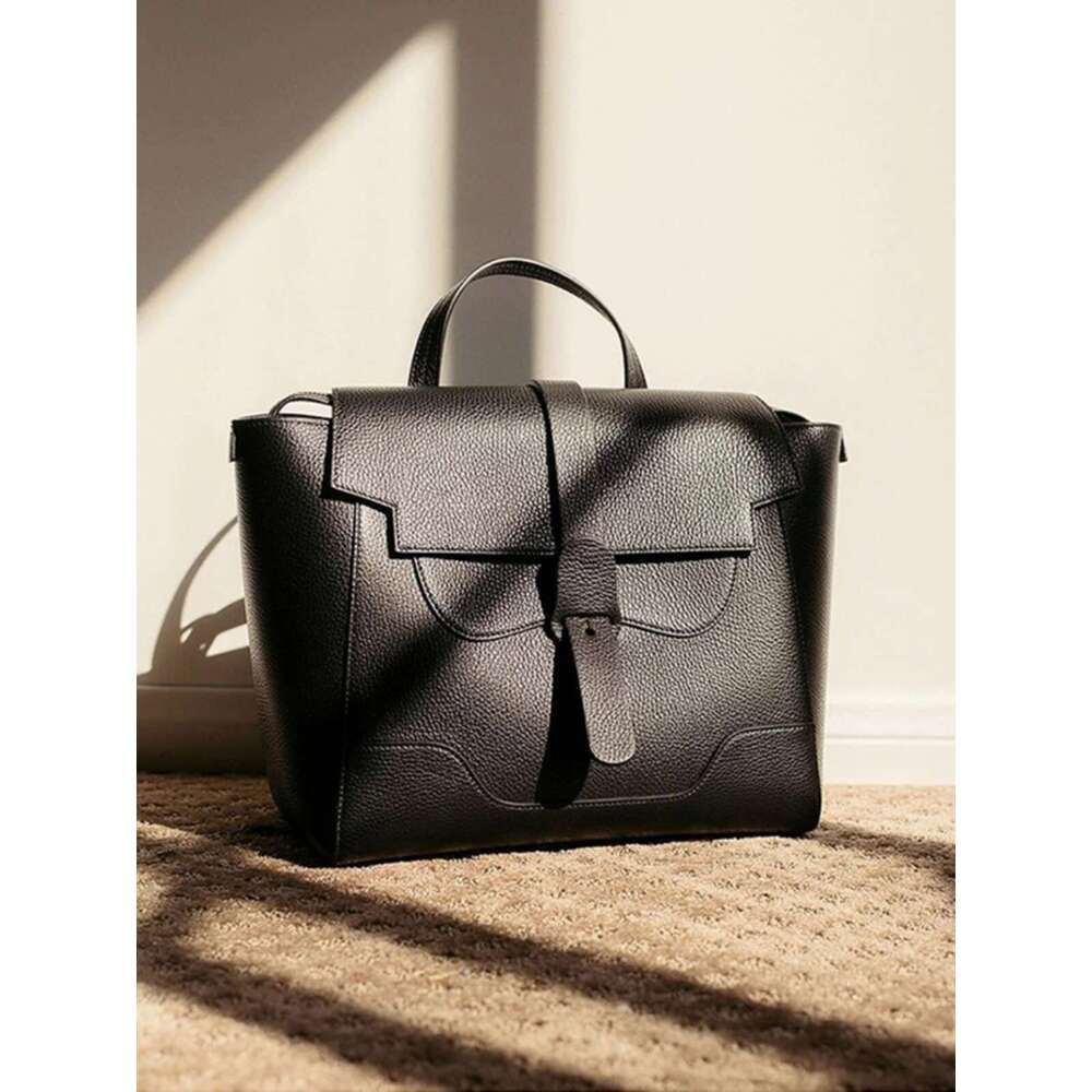 Early Spring New Ouyang Nana Style Commuter Niche Design Handheld Crossbody Shoulder Multi functional Women s Bag