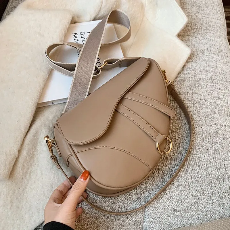 Designer Bags Saddle bag Women Bag One Shoulder Handle Trend Casual Hasp Zipper PU Material Polyester Inside Lock Ornament Bag
