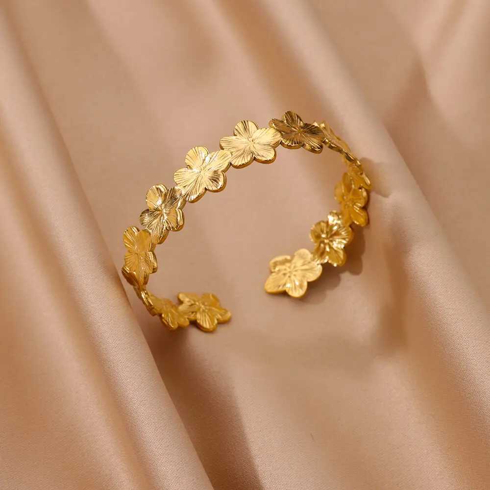 Vintage Flower Cuff Bracelet Bangle for Women Gold Color Flora Stainless Steel Bangles Casting Aesthetic Couple Wrist Jewelry W250526