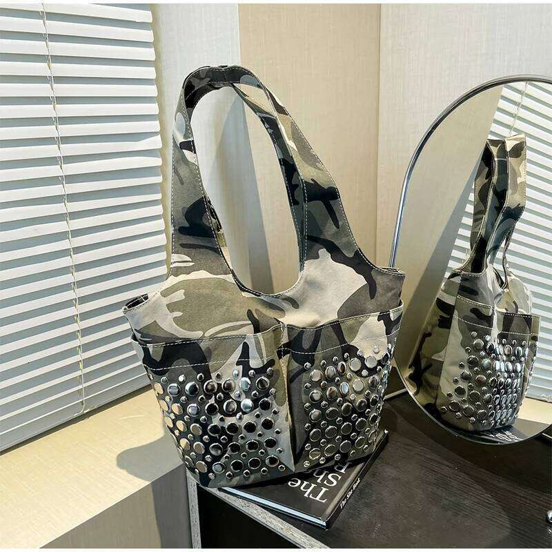 Women's Bags Designer Patent Leather Ladies Motorcycle Style Shiny Shoulder Popular Underarm Travel Large Capacity Rivet Roomy Tote Bag